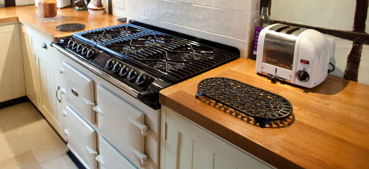 oak traditional plank kitchen